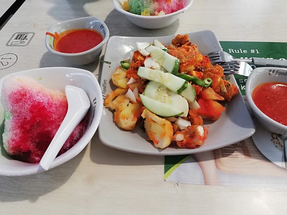 Bukit Panjang Hawker Centre & Market